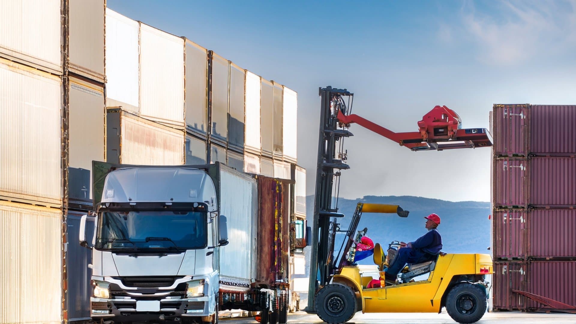 Route planning for oversized cargo transport